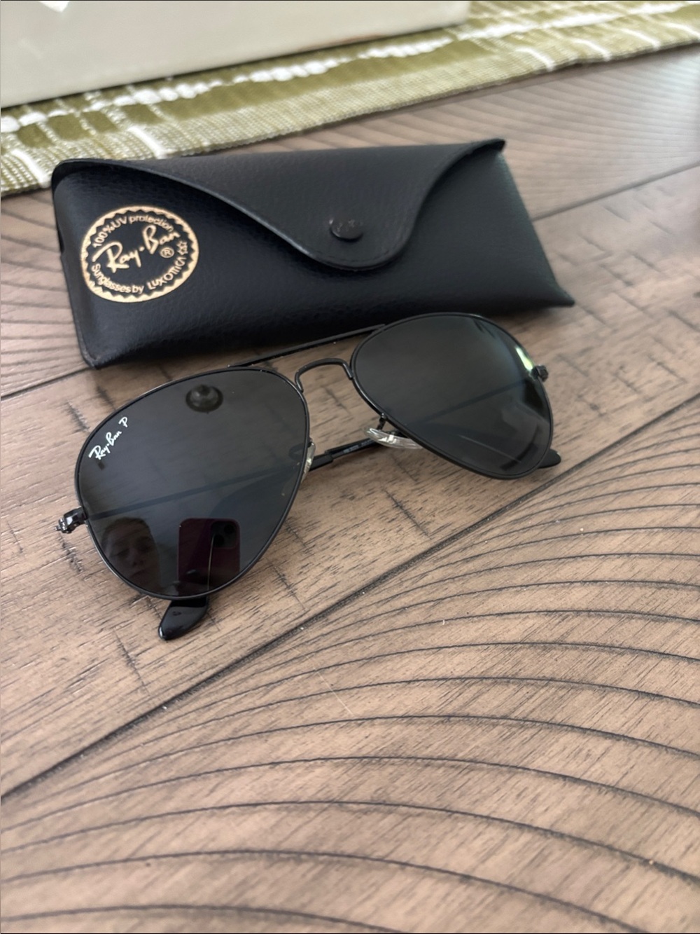 Ray-Ban Black Metal Aviator Sunglasses with Dark Lenses